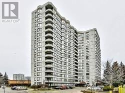 7460 Bathurst St in Vaughan, ON - Building Photo