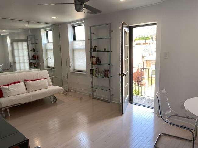 2138 California St NW, Unit Studio Apartment
