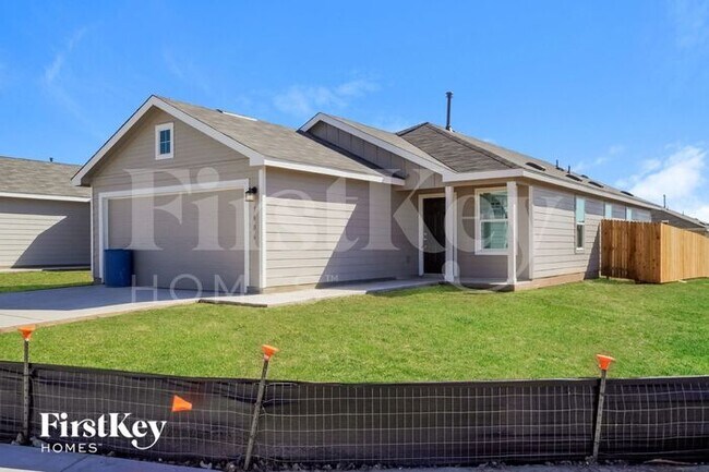 9806 Littleton Grist in San Antonio, TX - Building Photo - Building Photo