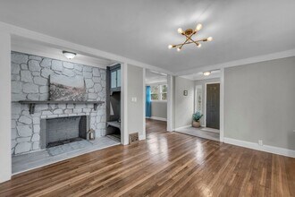 2110 S Sterling Ave in Independence, MO - Building Photo - Building Photo