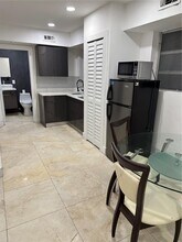 1723 Jackson St in Hollywood, FL - Foto de edificio - Building Photo