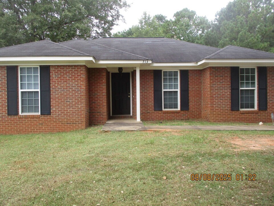 713 Shamrock Dr in Albany, GA - Building Photo