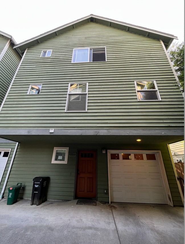 9216A Fremont Ave N in Seattle, WA - Building Photo - Building Photo