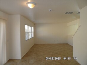 17023 Jurassic Pl in Victorville, CA - Foto de edificio - Building Photo