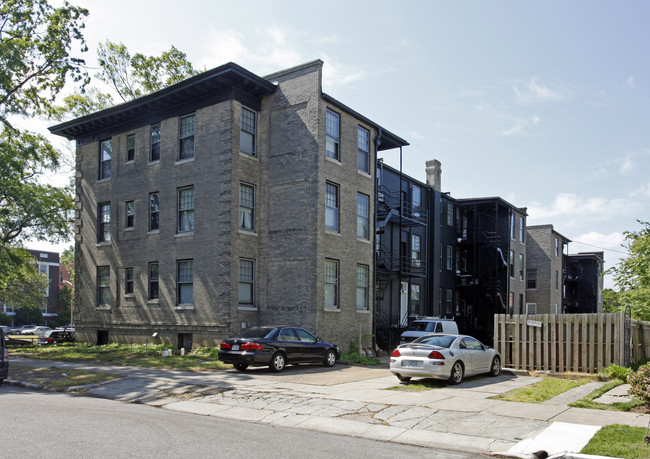 Wayne & Stanfield Apartments in Norfolk, VA - Foto de edificio - Building Photo