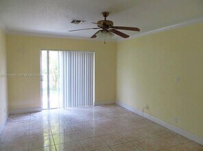 3700 Riverside Dr in Coral Springs, FL - Building Photo - Building Photo