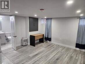 153 Woodhaven Rd in Kitchener, ON - Building Photo - Building Photo