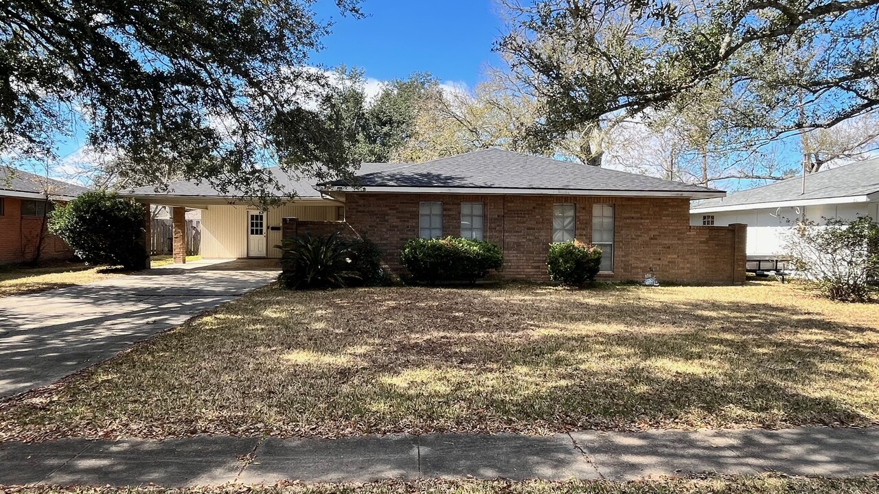 144 Lee St in Lake Charles, LA - Building Photo