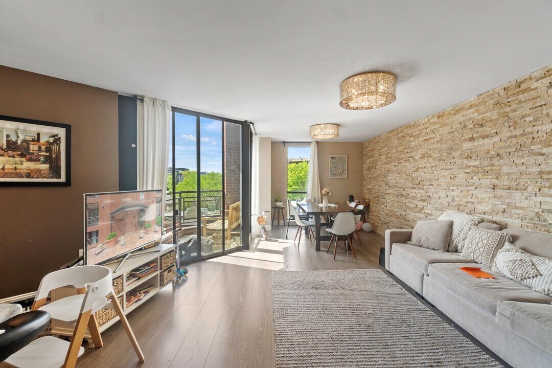 1099 22nd St NW in Washington, DC - Building Photo