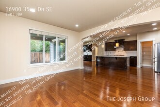 16900 35th Dr SE in Bothell, WA - Building Photo - Building Photo