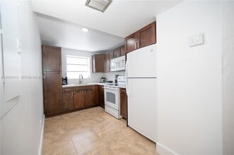 500 NE 26th St in Miami, FL - Foto de edificio - Building Photo