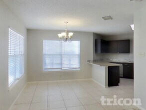 4827 Fern Lake in San Antonio, TX - Foto de edificio - Building Photo