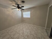 2136 NE Rustic Pl in Jensen Beach, FL - Foto de edificio - Building Photo