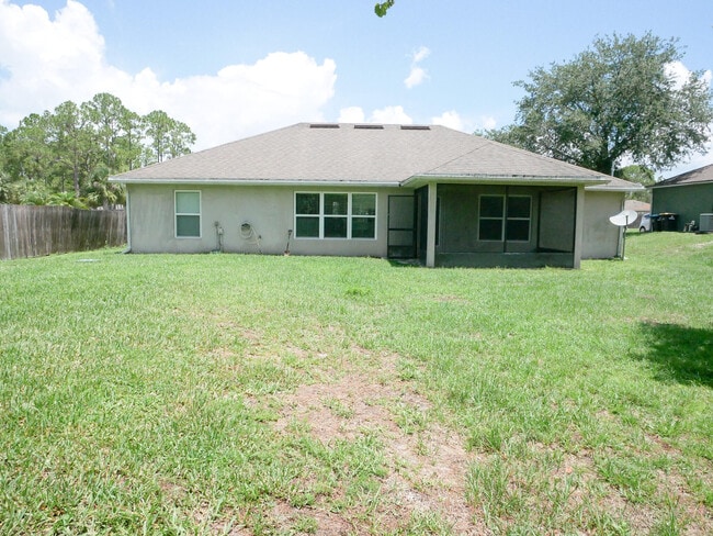 426 Harrisburg St SW in Palm Bay, FL - Building Photo - Building Photo