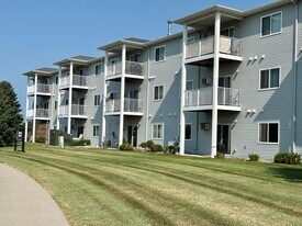 4431 Calico Dr S in Fargo, ND - Building Photo