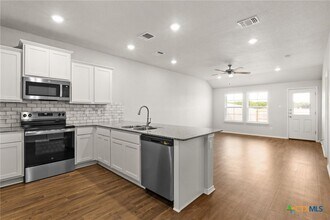 1218 LEXINGTON Dr, Unit B in Copperas Cove, TX - Foto de edificio - Building Photo