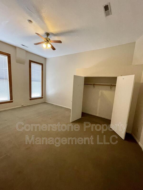 202 1/2 S Main St in Ottawa, KS - Building Photo - Building Photo