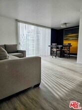 100 S Doheny Dr in Los Angeles, CA - Building Photo - Building Photo