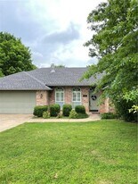 1320 E Ash St in Fayetteville, AR - Building Photo