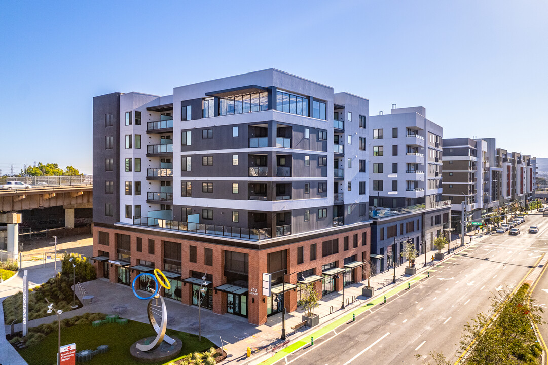 Altitude Apartments in South San Francisco, CA - Building Photo