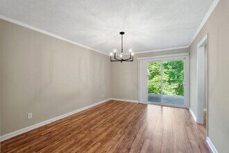 325 Winding River Dr in Dunwoody, GA - Building Photo - Building Photo
