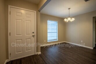 5886 Cliff Path in San Antonio, TX - Building Photo - Building Photo