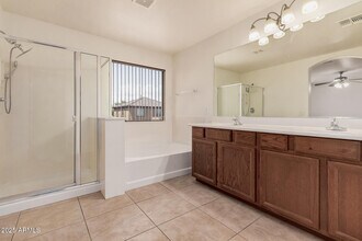 7352 W Valencia Dr in Phoenix, AZ - Building Photo - Building Photo