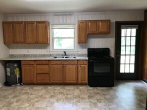 5615 Lakeside Trl in Raleigh, NC - Foto de edificio - Building Photo