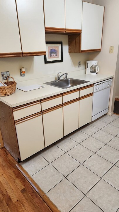 271 Regency Park Dr, Unit 271 in Agawam, MA - Building Photo