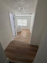 2424 NW 44th St in Miami, FL - Building Photo - Building Photo