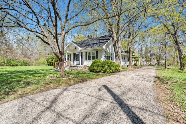 32W266 Glos St in Wayne, IL - Building Photo - Building Photo