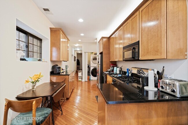 1722 W Ohio St, Unit 2 in Chicago, IL - Building Photo - Building Photo
