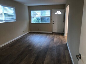 922-924 Wright St in Santa Rosa, CA - Building Photo - Building Photo