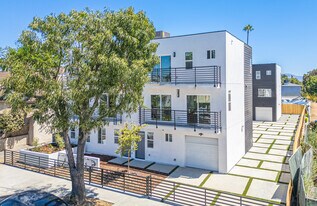 6832 Hazeltine Ave in Los Angeles, CA - Building Photo