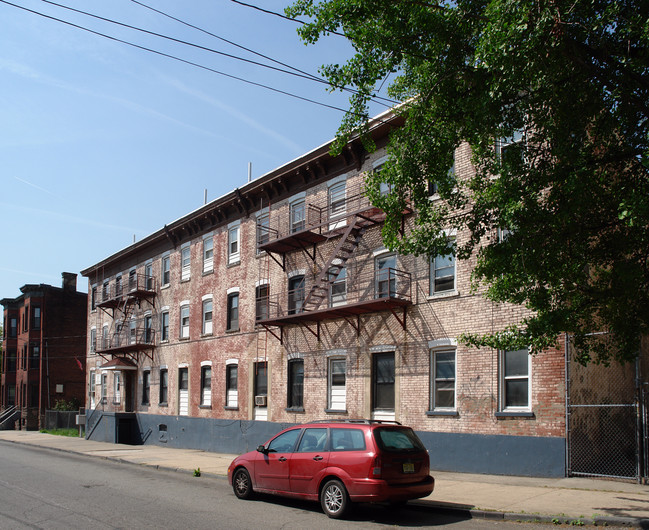 Aspen Stratford Apartment in Newark, NJ - Building Photo - Building Photo