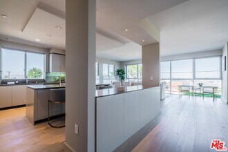 2391 Roscomare Rd in Los Angeles, CA - Building Photo - Building Photo