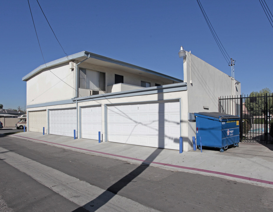 1836 W Sumac Ln in Anaheim, CA - Building Photo