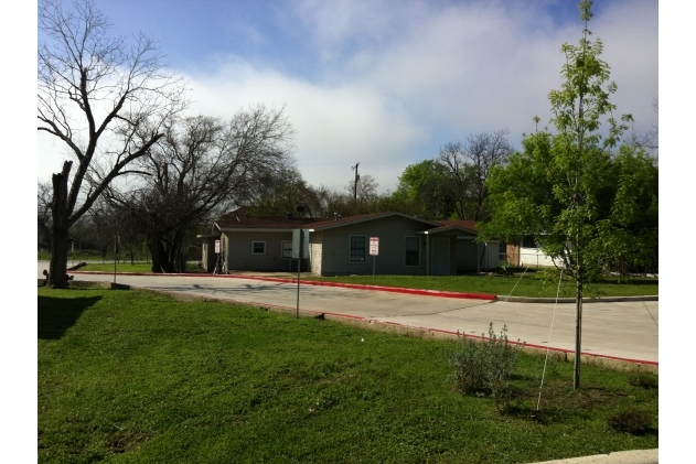 303 Betty Jean St in San Antonio, TX - Foto de edificio