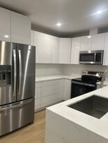 6859 SW 37th St in Miami, FL - Building Photo