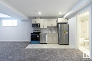 32 Rosewood Wy in St. Albert, AB - Building Photo