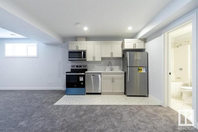 property at 32 Rosewood Wy