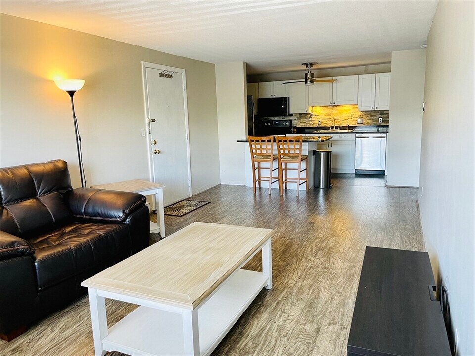 16B Mayberry Dr-Unit -6 in Westborough, MA - Building Photo