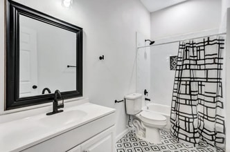 813 W 9th St in Dallas, TX - Building Photo - Building Photo