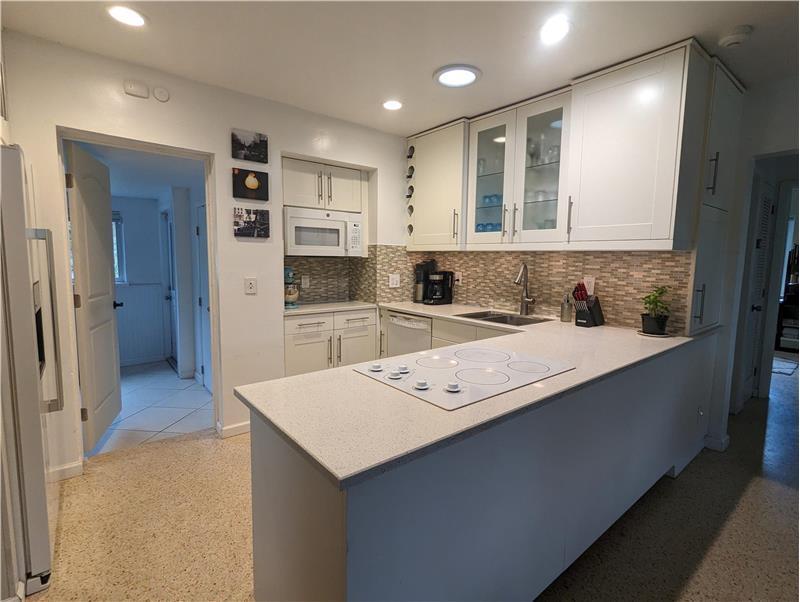 609 NE 14th Pl in Fort Lauderdale, FL - Building Photo