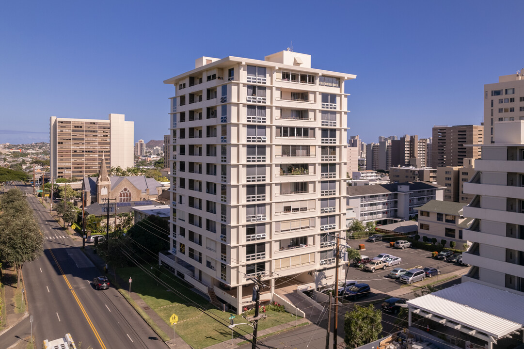 Manoalani in Honolulu, HI - Building Photo