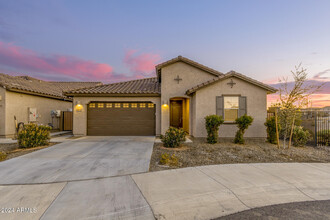 17057 W Echo Ln in Waddell, AZ - Foto de edificio - Building Photo