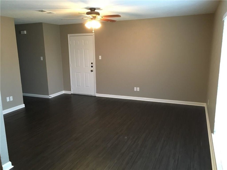 141 W Canton St-Unit -H in Palmer, TX - Building Photo