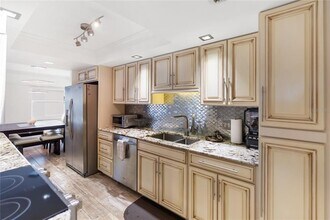 1750 Benjamin Franklin Dr in Sarasota, FL - Building Photo - Building Photo