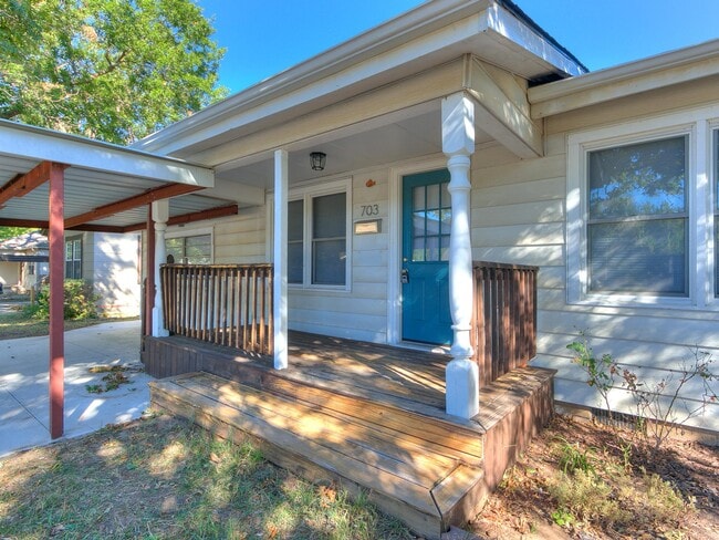 703 Dakota St in Norman, OK - Foto de edificio - Building Photo