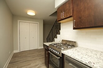 450 W Barry Ave in Chicago, IL - Foto de edificio - Building Photo